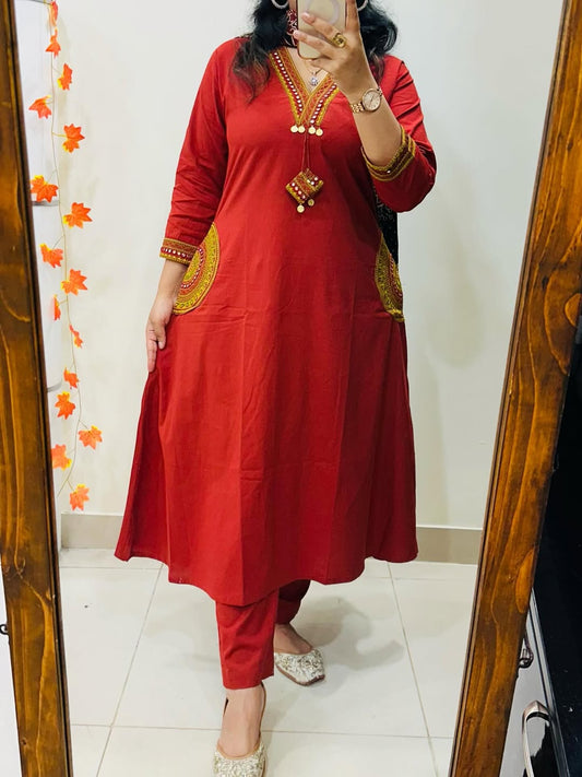 Crimson Handcrafted Kurta Set with Printed Black Dupatta