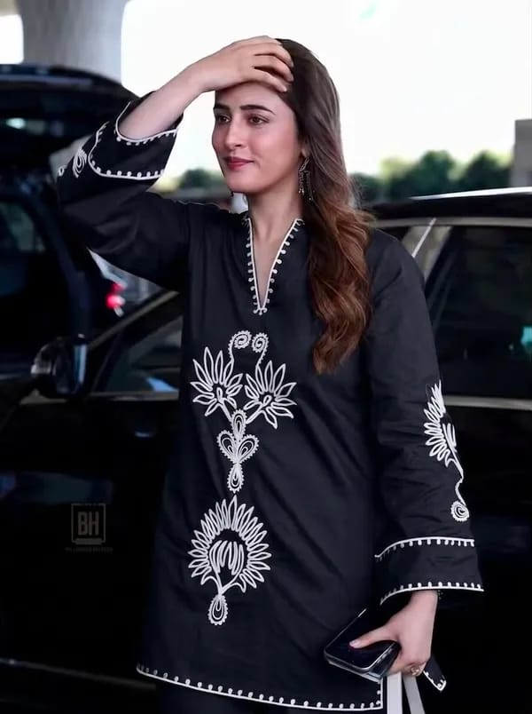 Women's Black Embroidered Kurta Pant Set with White Floral Design