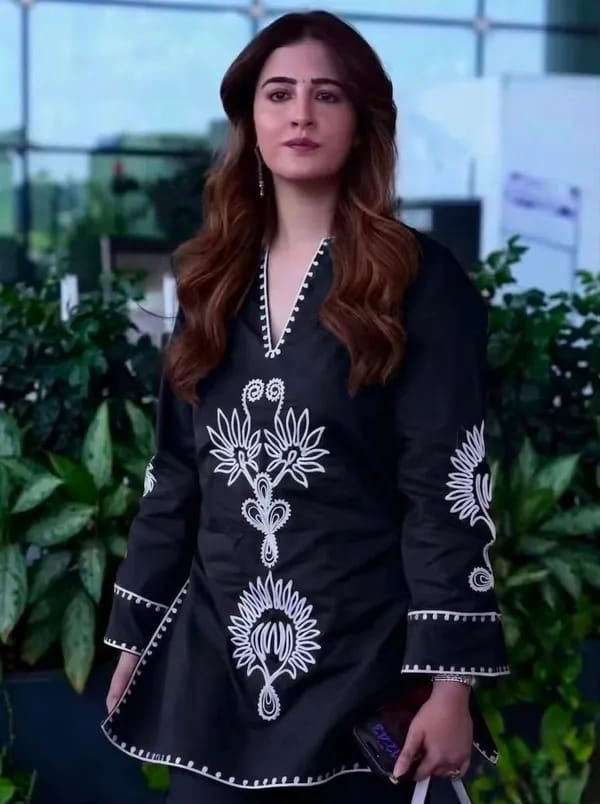 Women's Black Embroidered Kurta Pant Set with White Floral Design