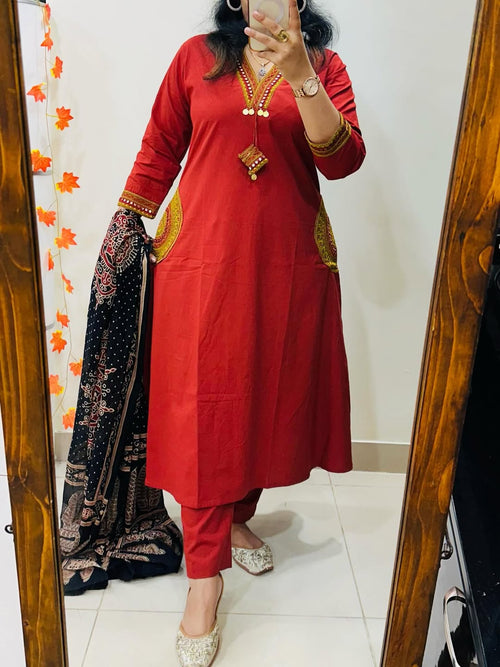 Crimson Handcrafted Kurta Set with Printed Black Dupatta